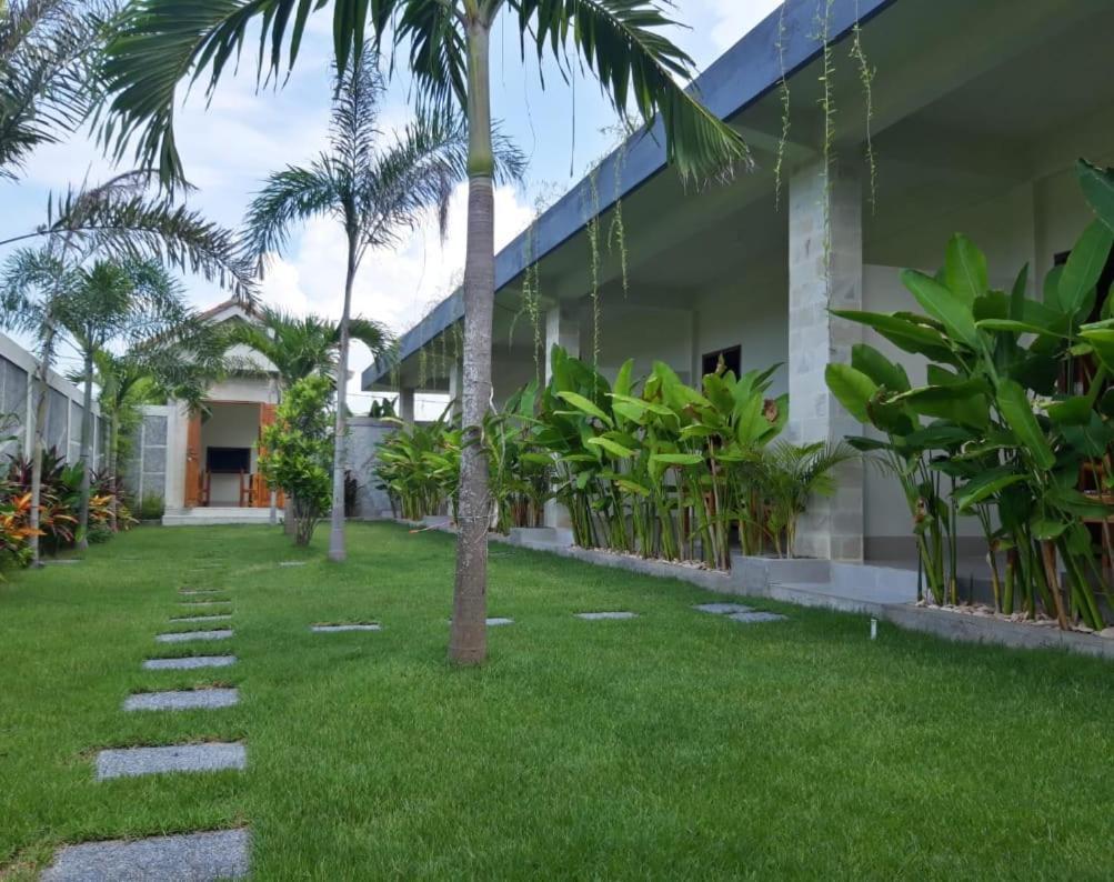 Kamala Hotel Selong Belanak Exterior photo