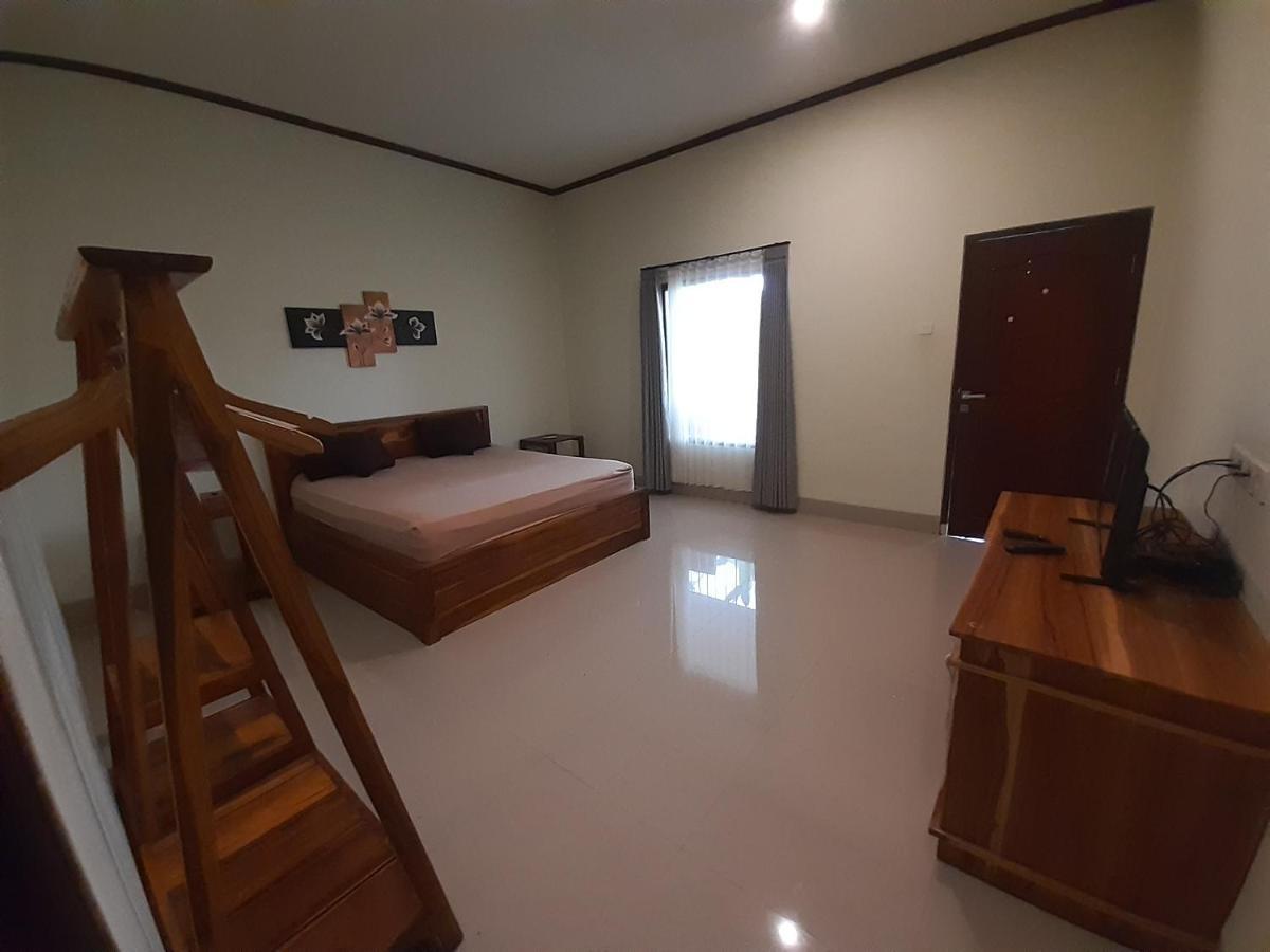 Kamala Hotel Selong Belanak Exterior photo